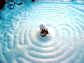 Spuren vom Labyrinth im Schnee